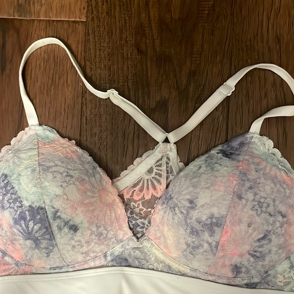 Floral Lace Bralette - Picture 4 of 5